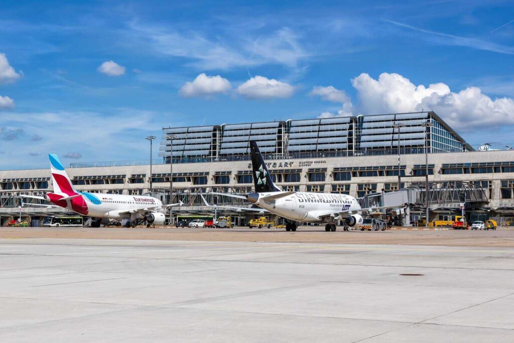 Thủ Tục Nhập Cảnh và Chuẩn Bị Cho Chuyến Bay