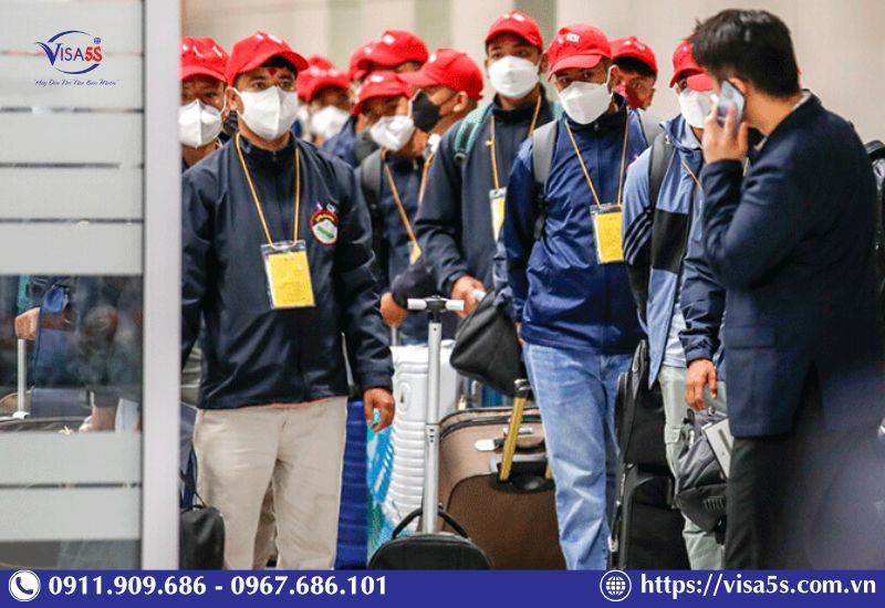 Visa E9 Hàn Quốc là gì? Điều kiện, Hồ sơ & Thủ tục mới nhất 6 Visa E9 cho người lao động phổ thông sang Hàn Quốc theo chương trình EPS có thời hạn ban đầu là 4 năm 10 tháng