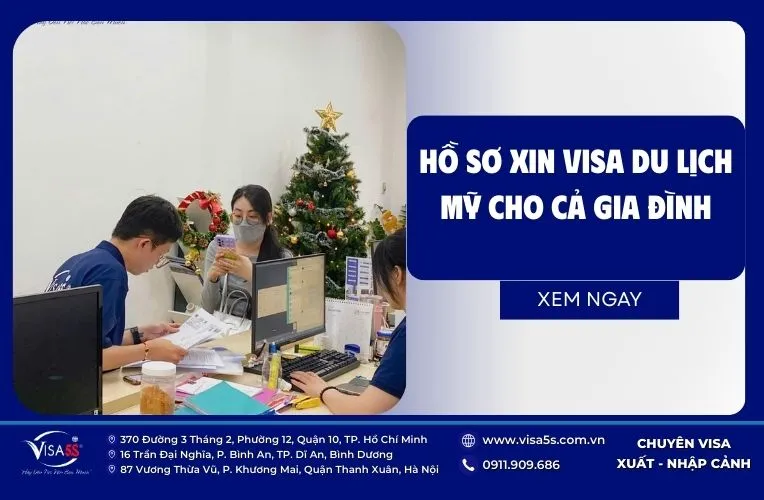 Chuyên viên Visa5S hướng dẫn khách chuẩn bị hồ sơ xin visa du lịch Mỹ cho cả gia đình