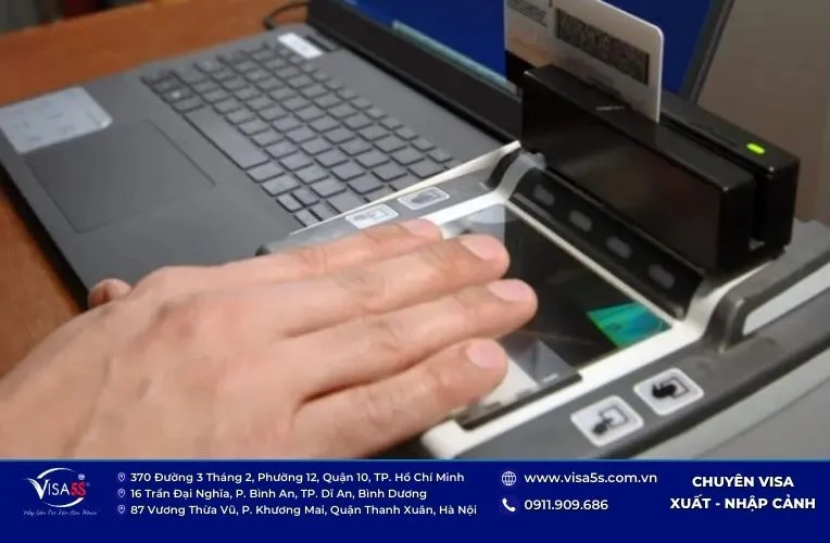 Lăn tay xong bao lau có visa Pháp