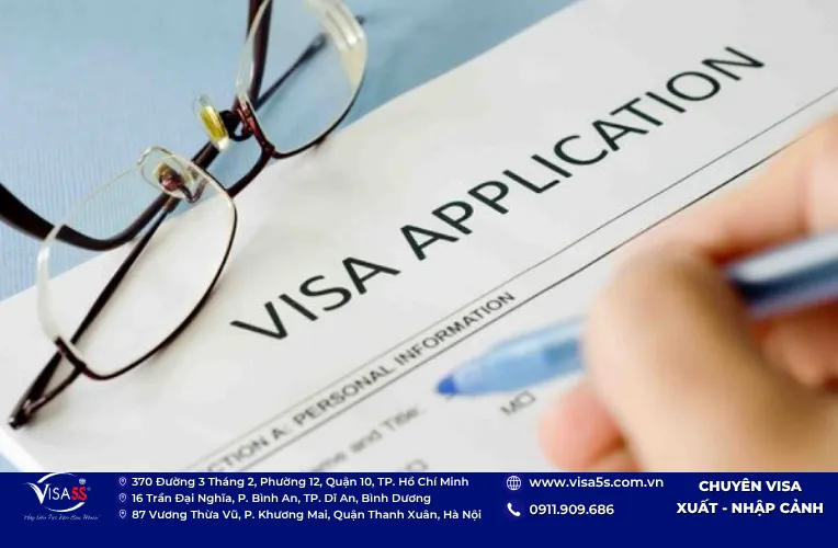 Hồ sơ hoặc đơn xin visa sia thông tin là nguyên nhân bị từ chối visa Ý